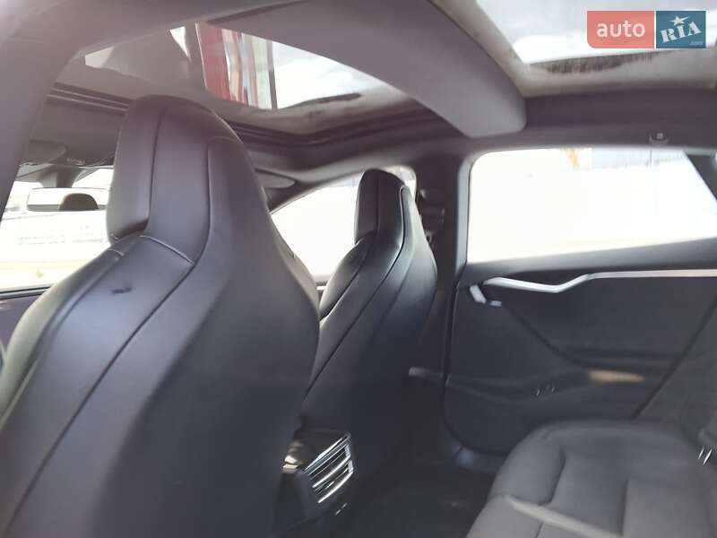 Лифтбек Tesla Model S 2017 в Киеве