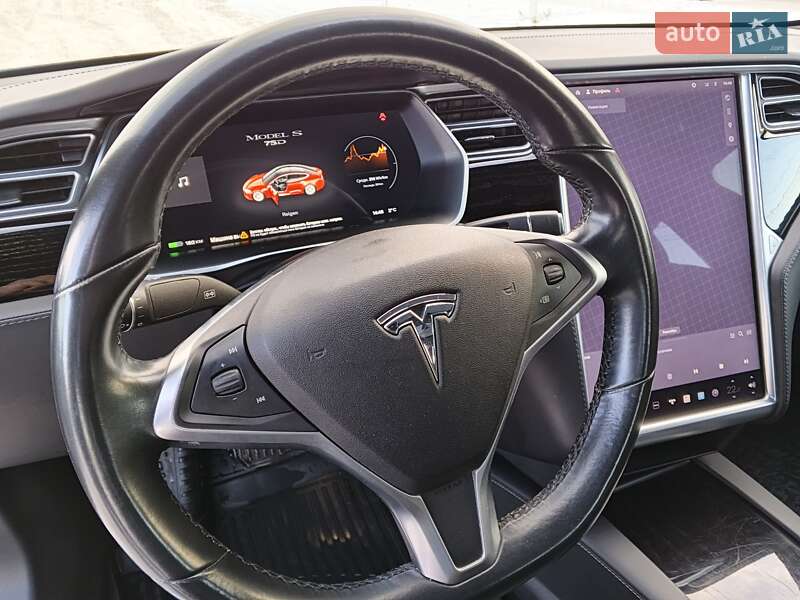 Лифтбек Tesla Model S 2017 в Киеве