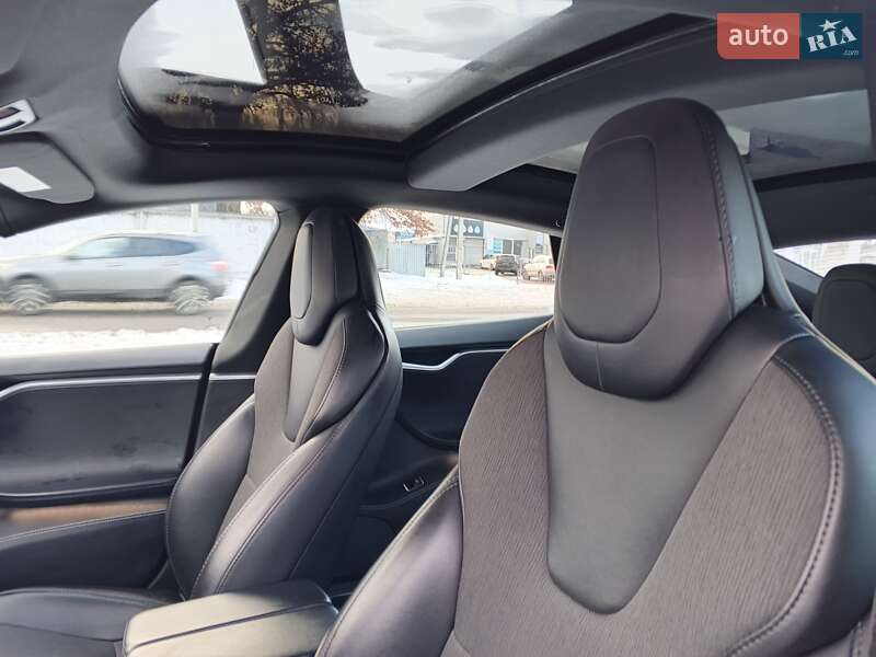 Лифтбек Tesla Model S 2017 в Киеве