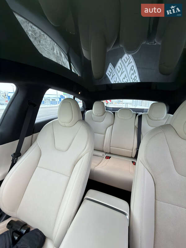 Лифтбек Tesla Model S 2022 в Киеве