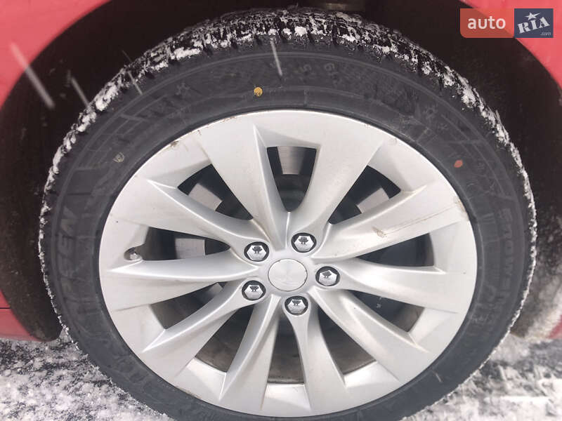 Лифтбек Tesla Model S 2018 в Виннице