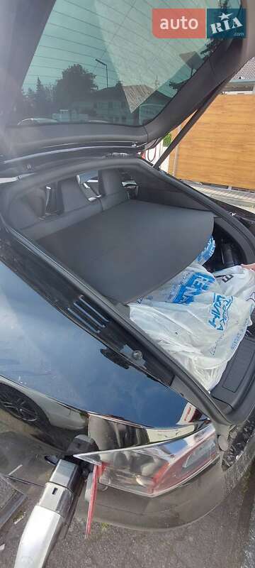 Ліфтбек Tesla Model S 2014 в Києві