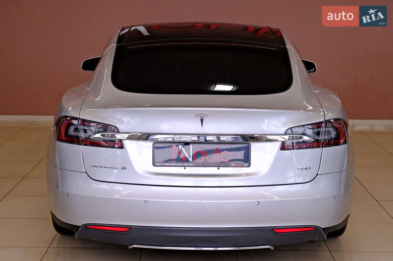 Лифтбек Tesla Model S 2015 в Одессе фото 15 Лифтбек Tesla Model S 2015 в Одессе