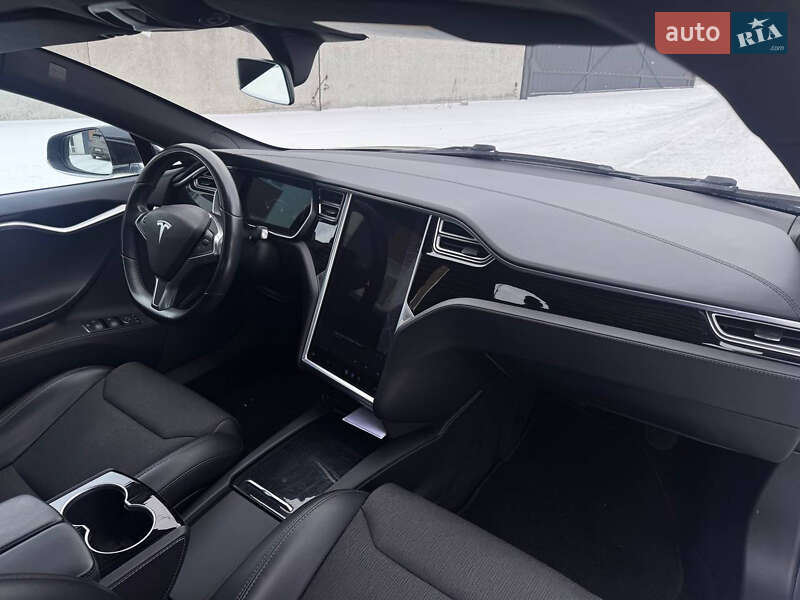 Ліфтбек Tesla Model S 2017 в Рівному фото 16 Ліфтбек Tesla Model S 2017 в Рівному