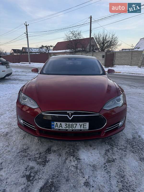 Ліфтбек Tesla Model S 2015 в Києві