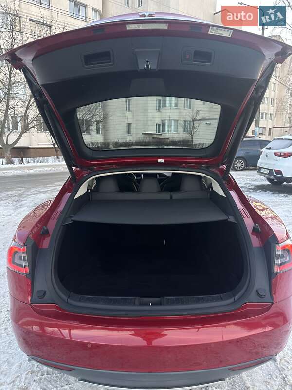 Ліфтбек Tesla Model S 2015 в Києві