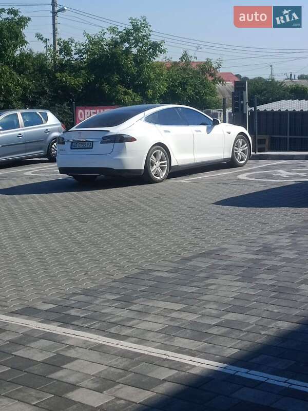 Лифтбек Tesla Model S 2014 в Виннице