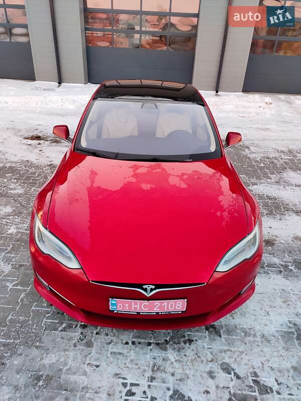 Лифтбек Tesla Model S 2018 в Сарнах