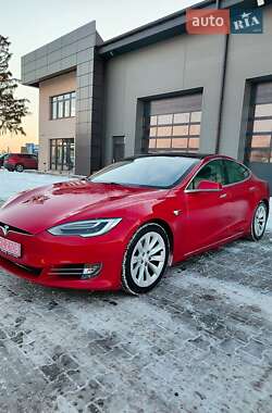 Лифтбек Tesla Model S 2018 в Сарнах