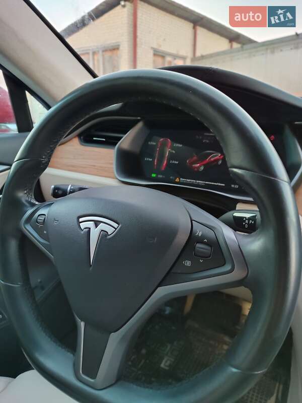 Лифтбек Tesla Model S 2018 в Сарнах