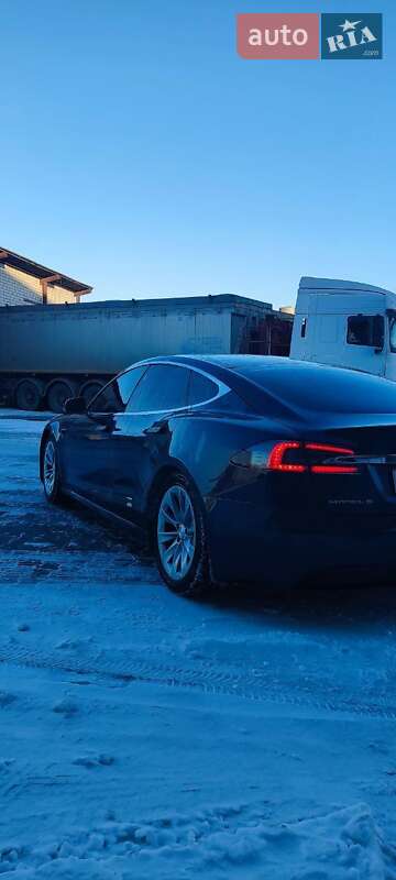 Лифтбек Tesla Model S 2016 в Сарнах