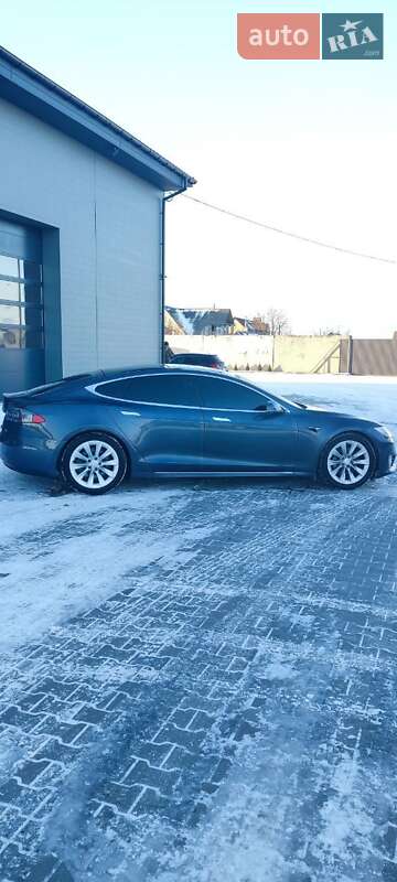 Лифтбек Tesla Model S 2016 в Сарнах