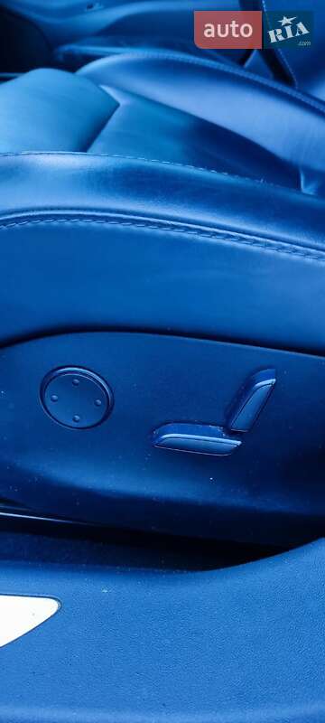 Лифтбек Tesla Model S 2016 в Сарнах