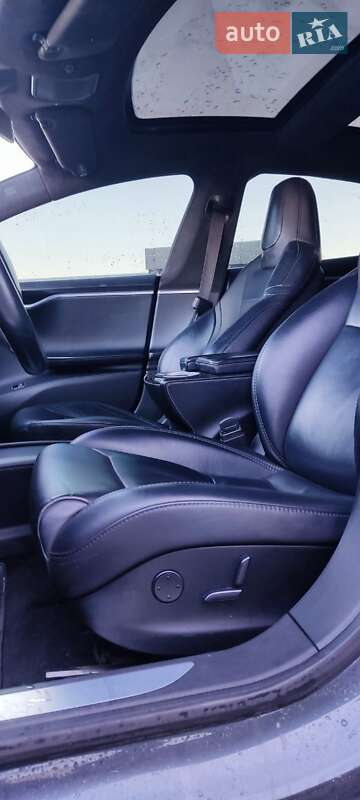 Лифтбек Tesla Model S 2016 в Сарнах