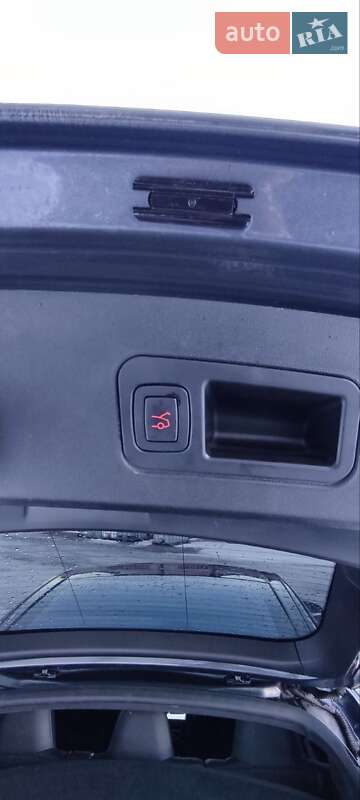 Лифтбек Tesla Model S 2016 в Сарнах