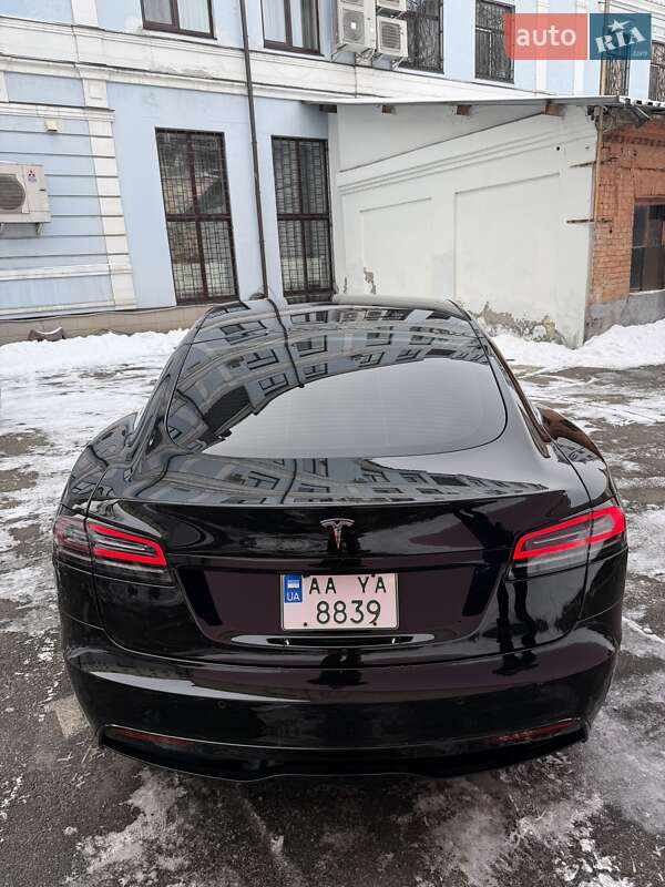 Лифтбек Tesla Model S 2022 в Киеве