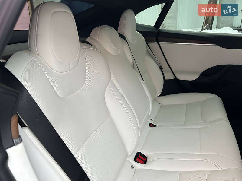 Лифтбек Tesla Model S 2022 в Киеве