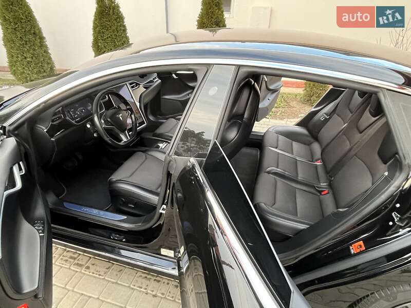 Лифтбек Tesla Model S 2017 в Николаеве