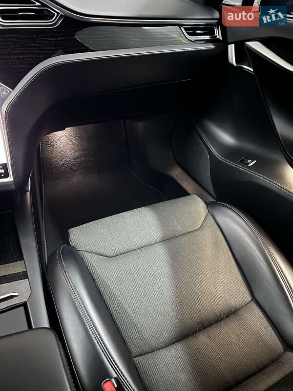 Лифтбек Tesla Model S 2017 в Николаеве
