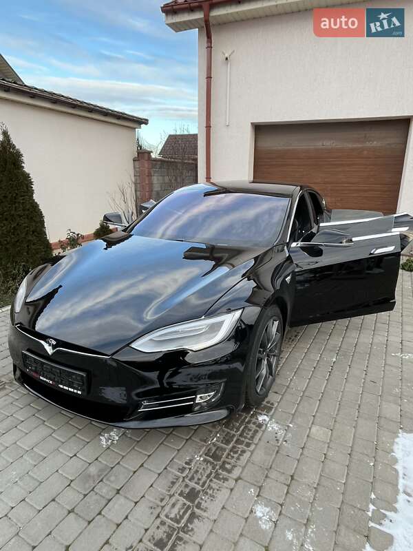 Лифтбек Tesla Model S 2017 в Николаеве