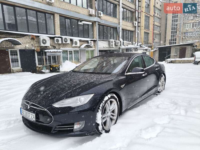 Лифтбек Tesla Model S 2015 в Харькове