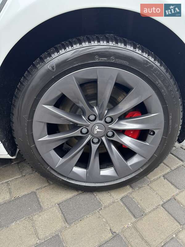 Лифтбек Tesla Model S 2020 в Днепре