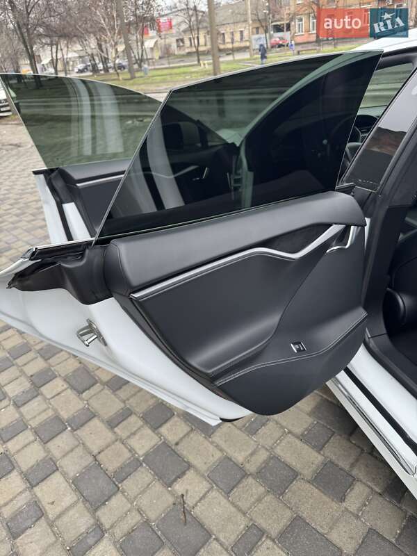 Лифтбек Tesla Model S 2020 в Днепре