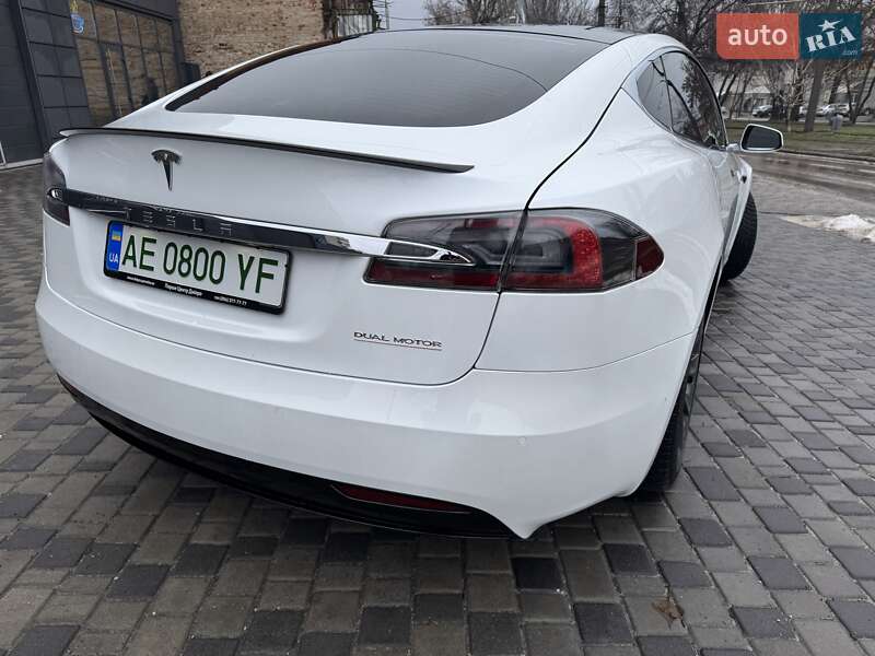 Лифтбек Tesla Model S 2020 в Днепре