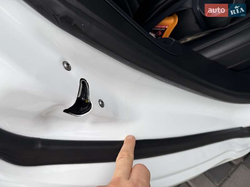 Лифтбек Tesla Model S 2020 в Днепре