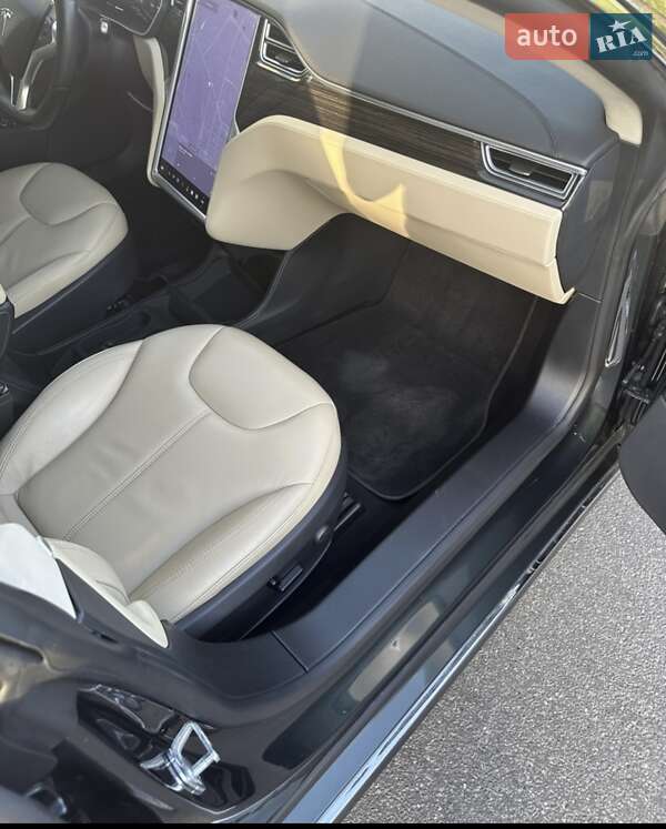 Лифтбек Tesla Model S 2014 в Киеве фото 10 Лифтбек Tesla Model S 2014 в Киеве