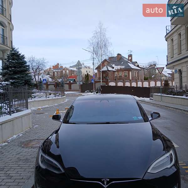 Лифтбек Tesla Model S 2017 в Киеве