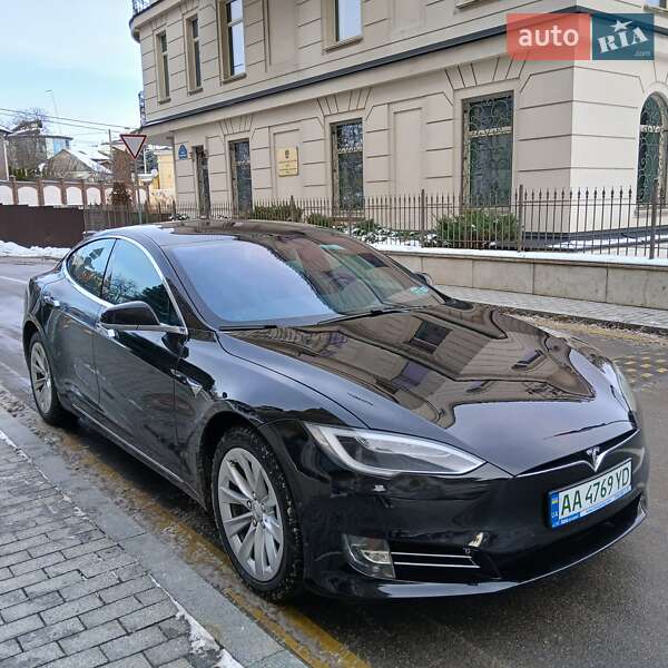 Лифтбек Tesla Model S 2017 в Киеве