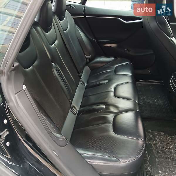 Лифтбек Tesla Model S 2017 в Киеве