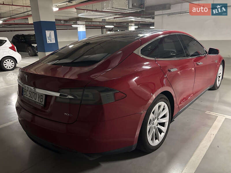 Ліфтбек Tesla Model S 2016 в Львові