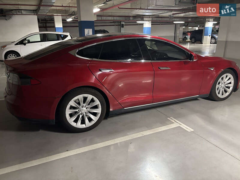 Ліфтбек Tesla Model S 2016 в Львові