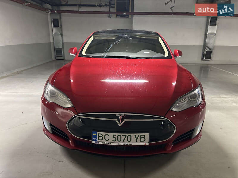 Ліфтбек Tesla Model S 2016 в Львові