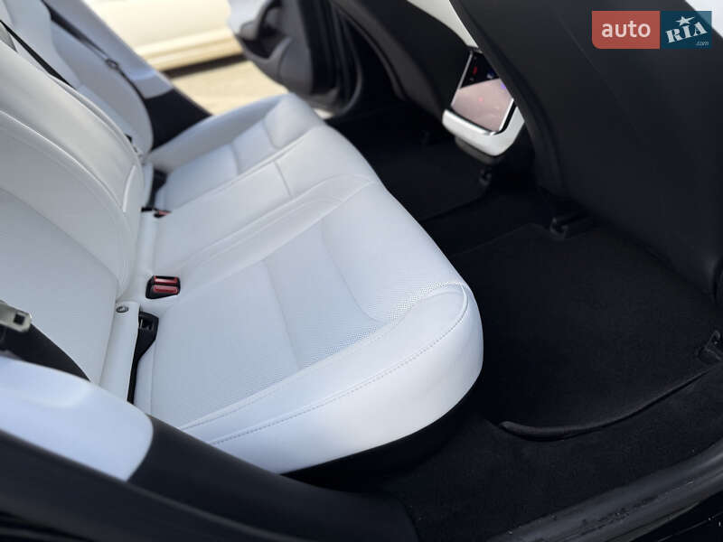 Лифтбек Tesla Model S 2024 в Дрогобыче