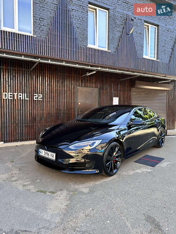 Лифтбек Tesla Model S 2017 в Киеве