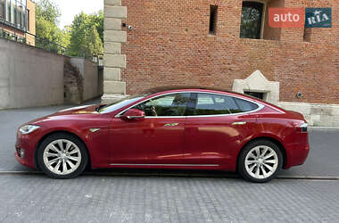 Лифтбек Tesla Model S 2016 в Львове