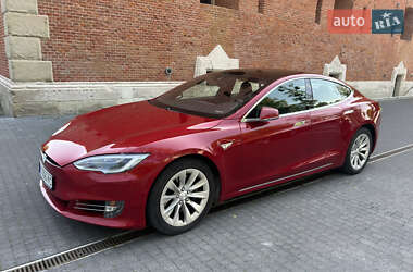 Лифтбек Tesla Model S 2016 в Львове