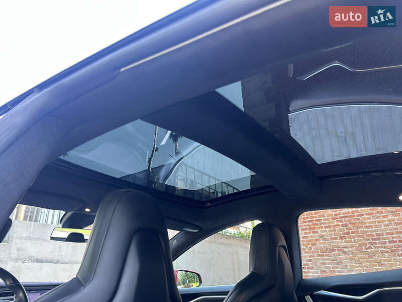 Ліфтбек Tesla Model S 2016 в Львові фото 26 Ліфтбек Tesla Model S 2016 в Львові