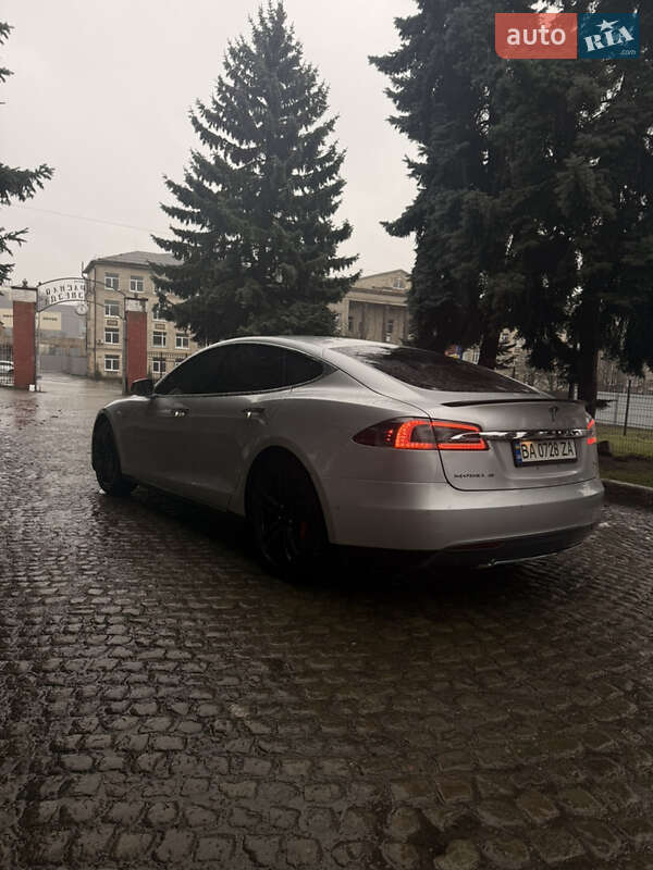 Ліфтбек Tesla Model S 2014 в Кропивницькому