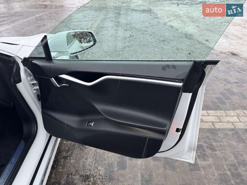 Ліфтбек Tesla Model S 2016 в Бучі фото 29 Ліфтбек Tesla Model S 2016 в Бучі