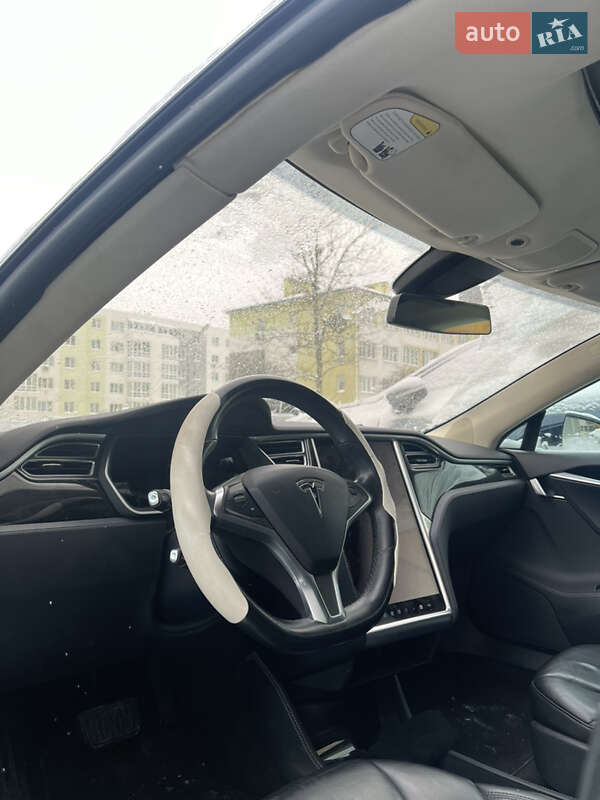 Лифтбек Tesla Model S 2015 в Львове