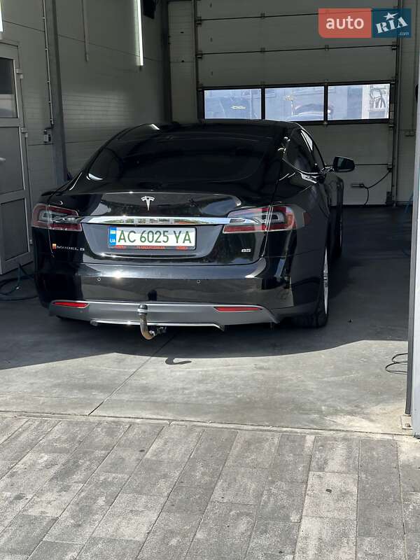 Лифтбек Tesla Model S 2014 в Луцке