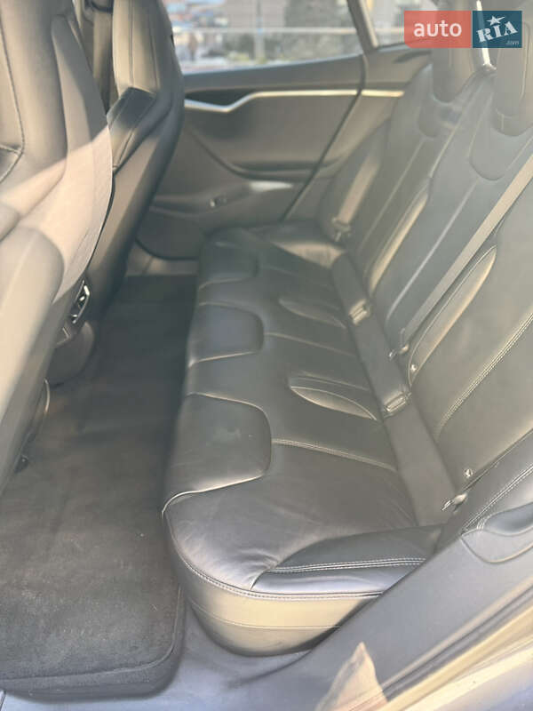 Лифтбек Tesla Model S 2016 в Киеве фото 9 Лифтбек Tesla Model S 2016 в Киеве