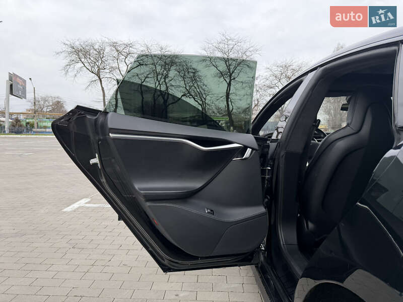Лифтбек Tesla Model S 2015 в Одессе фото 23 Лифтбек Tesla Model S 2015 в Одессе