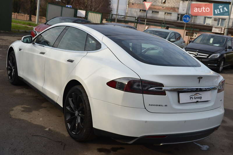 Лифтбек Tesla Model S 2014 в Луцке