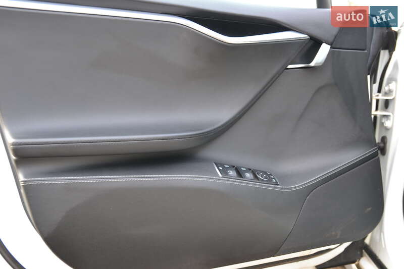 Лифтбек Tesla Model S 2014 в Луцке