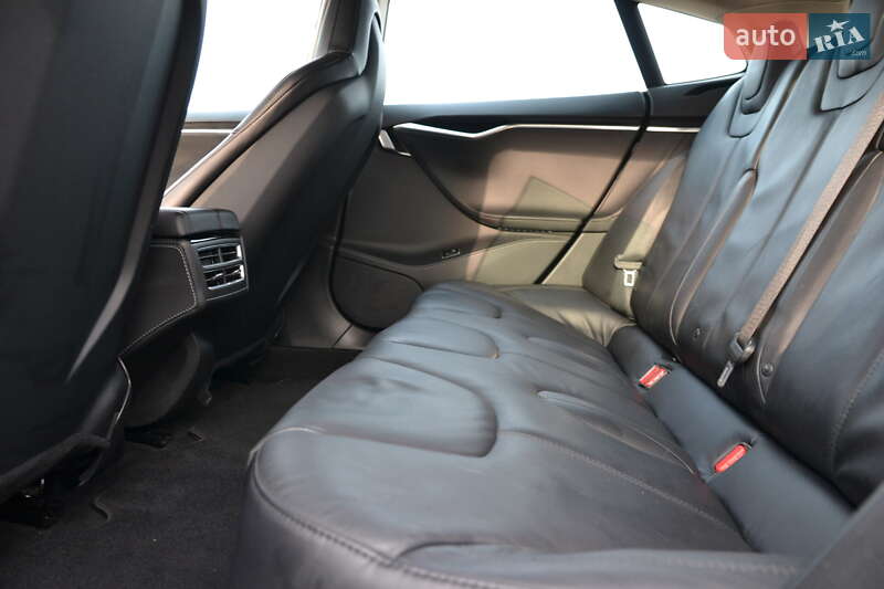 Лифтбек Tesla Model S 2014 в Луцке
